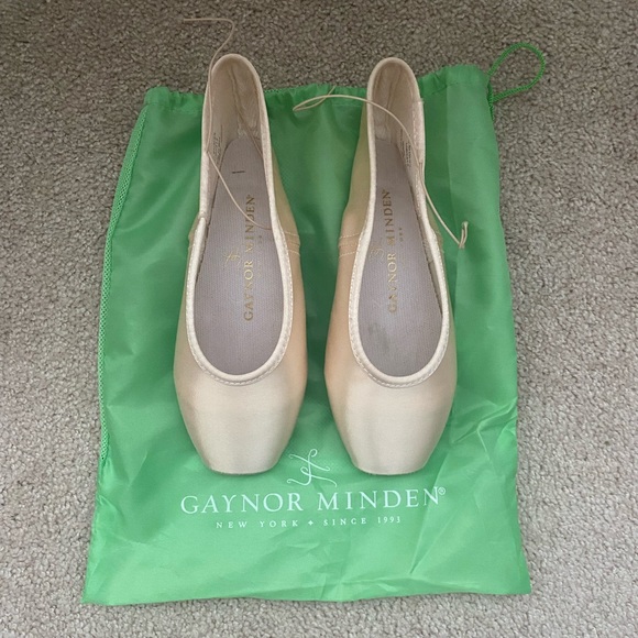 NEW WITH TAGS - GAYNOR MINDEN Pointe Shoes - Picture 2 of 5